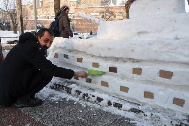 15 Temmuz Şehitleri Anısına Kardan Tank Yaptılar