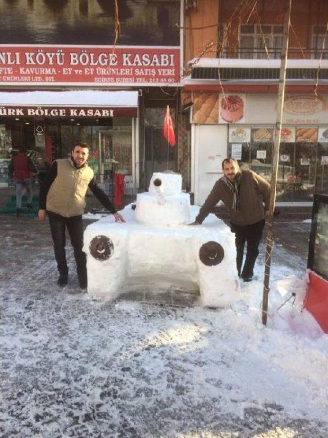 15 Temmuz Şehitleri Anısına Kardan Tank Yaptılar