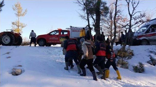 Yuvarlandığı Uçurumda Mahsur Kalan Yaşlı Adamı İtfaiye Kurtardı