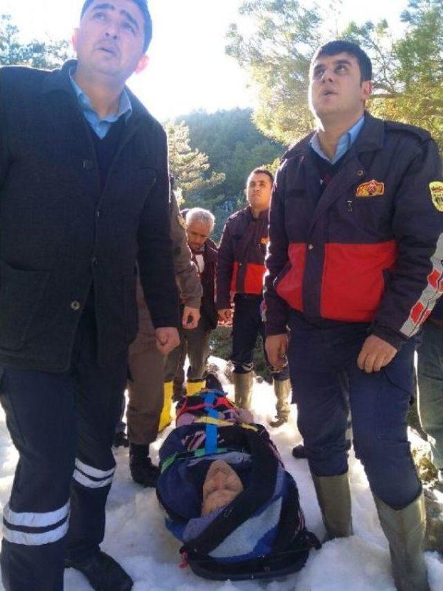 Karda 20 Metreden Düşen Çiftçiyi Itfaiye Kurtardı 3