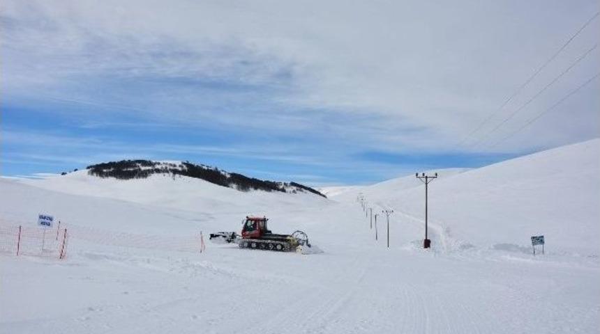 Kayak Merkezinin Yolu A&ccedil;ıldı