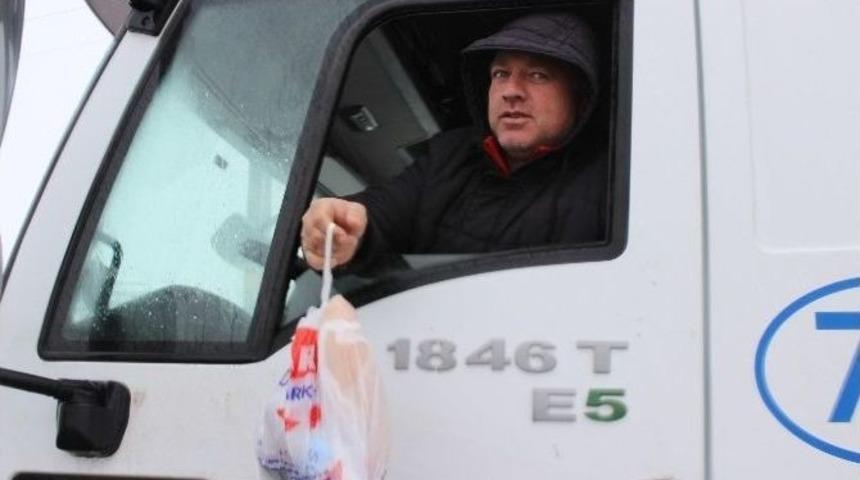 Edirne Belediyesinden Tır Şof&ouml;rlerine Kumanya Desteği