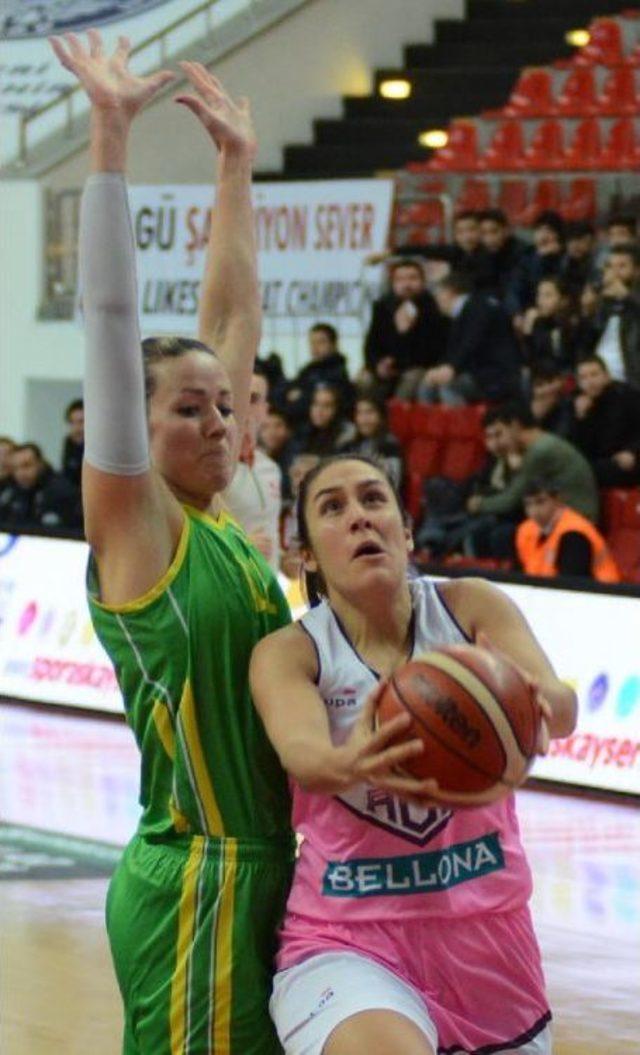 Bellona Agüspor-İstanbul Üniversitesi: 77-66