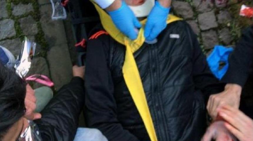 Kulaklıkla M&uuml;zik Dinleyen Gence Tramvay &Ccedil;arptı