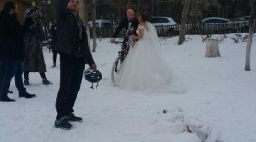 Başkent Ayazı Eymir G&ouml;l&uuml;n&uuml; Dondurdu