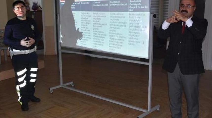 İşitme Engellilere Işaret Diliyle Trafik Eğitimi