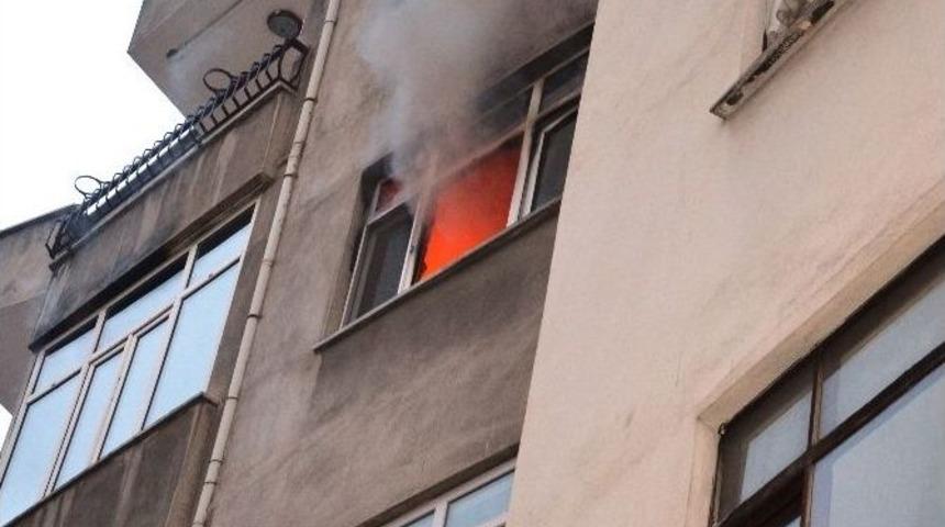 Hayat Arkadaşını, Alevleri Hi&ccedil;e Sayarak Kurtardı