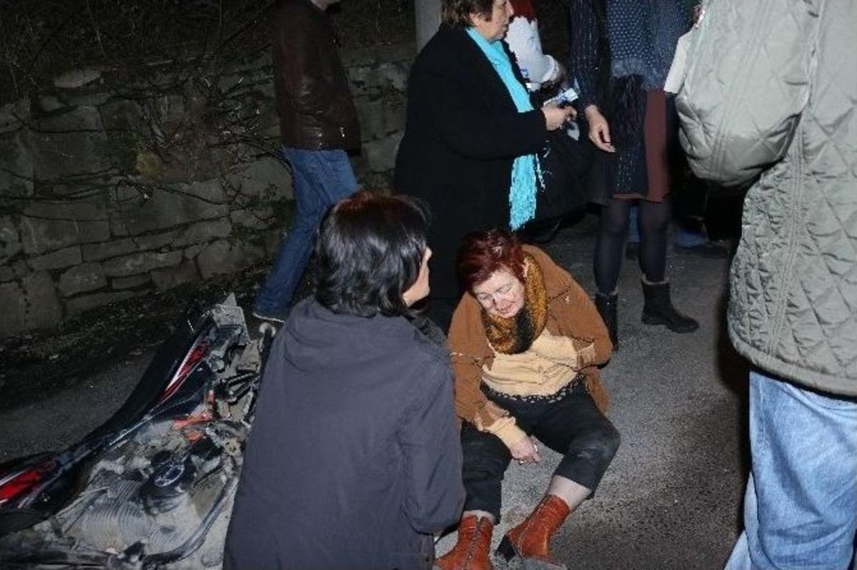 Kaza Sonrası G&ouml;zyaşlarına Boğulan S&uuml;r&uuml;c&uuml;y&uuml; Polis Sakinleştirmeye &Ccedil;alıştı