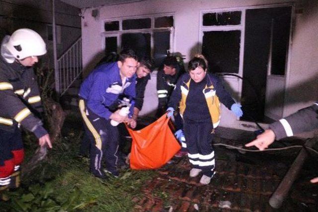 Zonguldak'ta Ev Yangını: 1'i Ağır 2 Yaralı