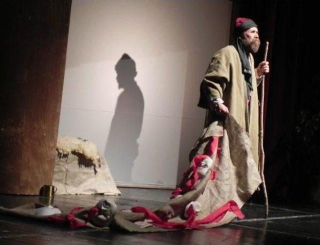 &lsquo;Koca Haydar&rsquo; Oyunu Beğenildi 1