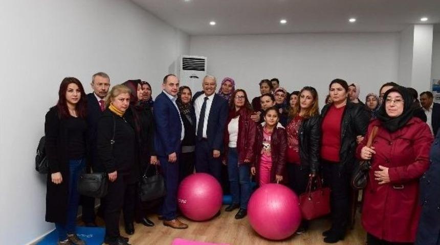 Sarı&ccedil;amlı Kadınlar Zumba Ve Plates Yapacak