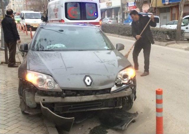 Elazığ’da Trafik Kazası: 2 Yaralı