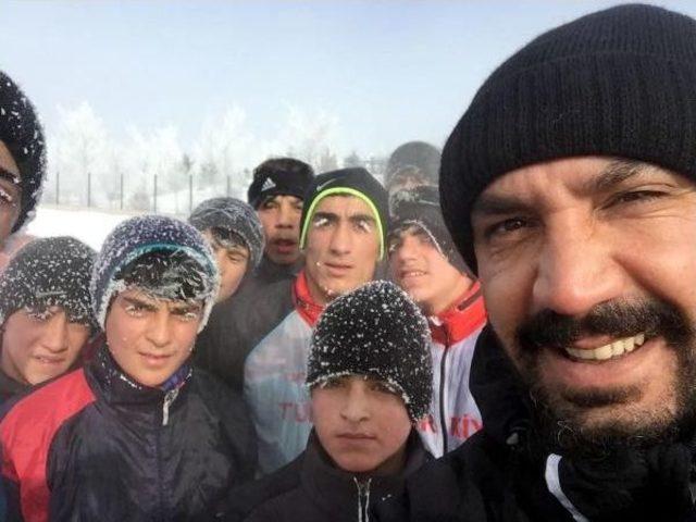 Atletler Buz Tuttu 1