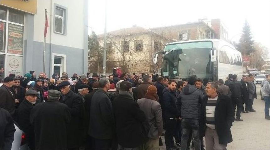 Besni&rsquo;de Umreciler Kutsal Topraklara Uğurlandı