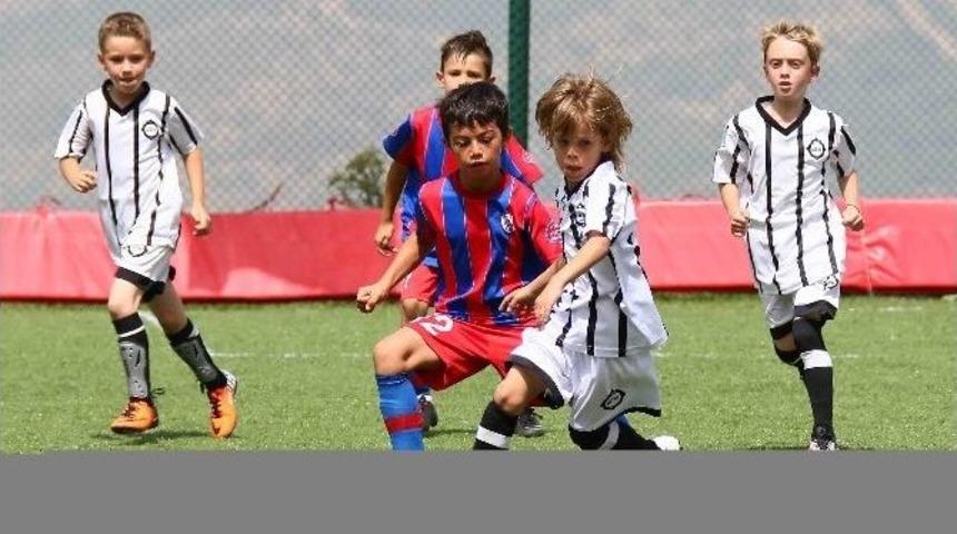 Bayraklı’da, Şehit Anısına Futbol Turnuvası