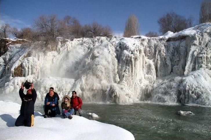 Yönetmen Ceylan, Muradiye Şelalesini Görüntüledi G2