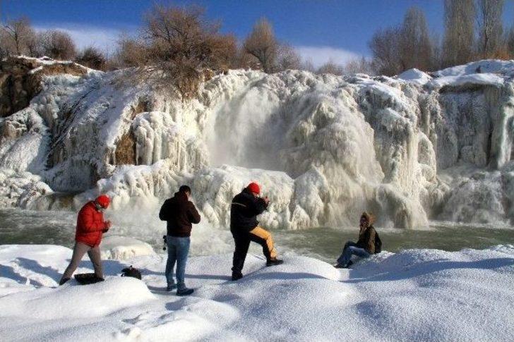 Yönetmen Ceylan, Muradiye Şelalesini Görüntüledi G5