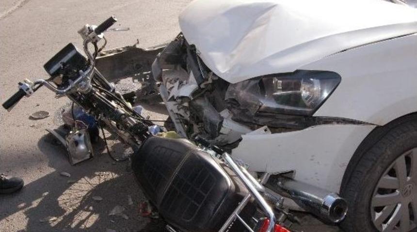 Otomobil İle Motosiklet &Ccedil;arpıştı: 1 Yaralı
