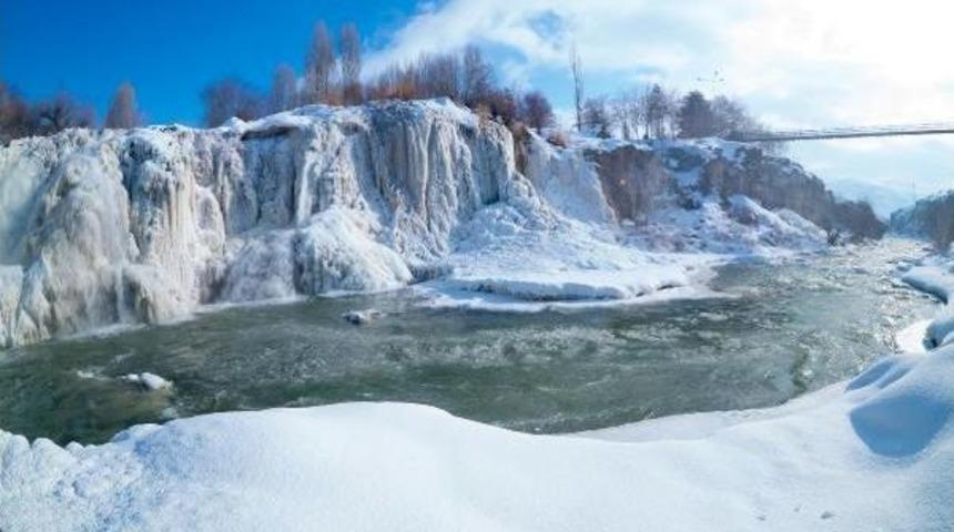 Ceylan, Muradiye Şelalesi'ni De G&ouml;r&uuml;nt&uuml;ledi
