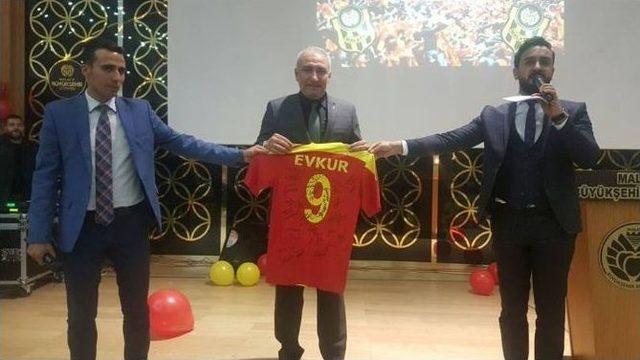 Bakan T&uuml;fenkci: &ldquo;malatyaspor&rsquo;un Forması A&ccedil;ık Artırmada Satılmaz" 1