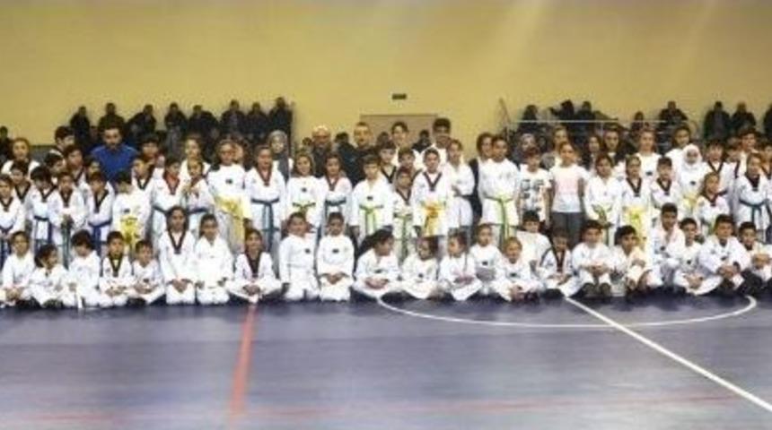 105 Tekvandocu Kuşak Atladı