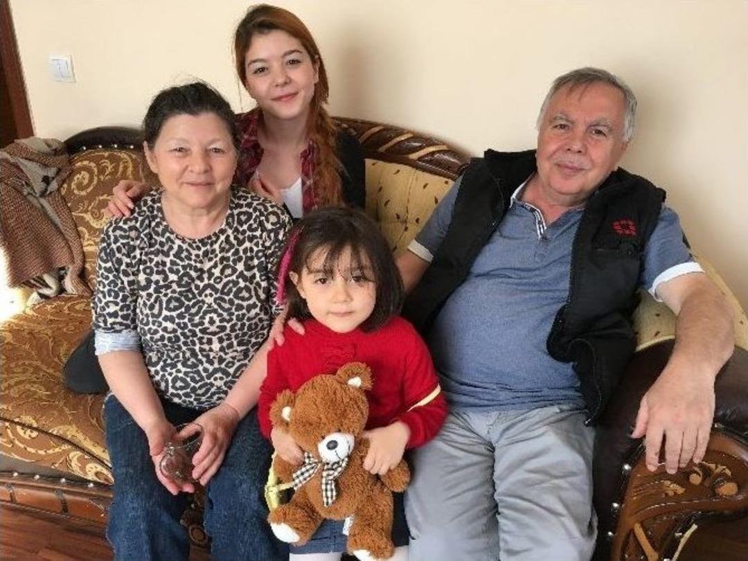 Zeytinburnu&rsquo;nda Binanın &Ccedil;&ouml;kmesi Sonucu &Ouml;len Mehmet Akbaş Toprağa Verildi