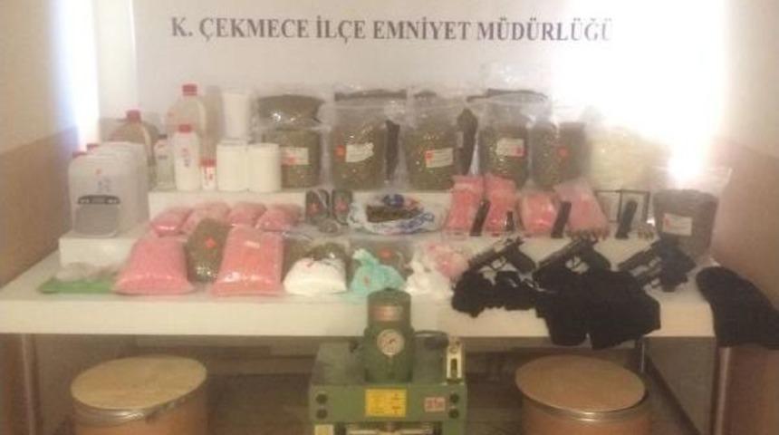 K&uuml;&ccedil;&uuml;k&ccedil;ekmece'de Uyuşturucu Operasyonu