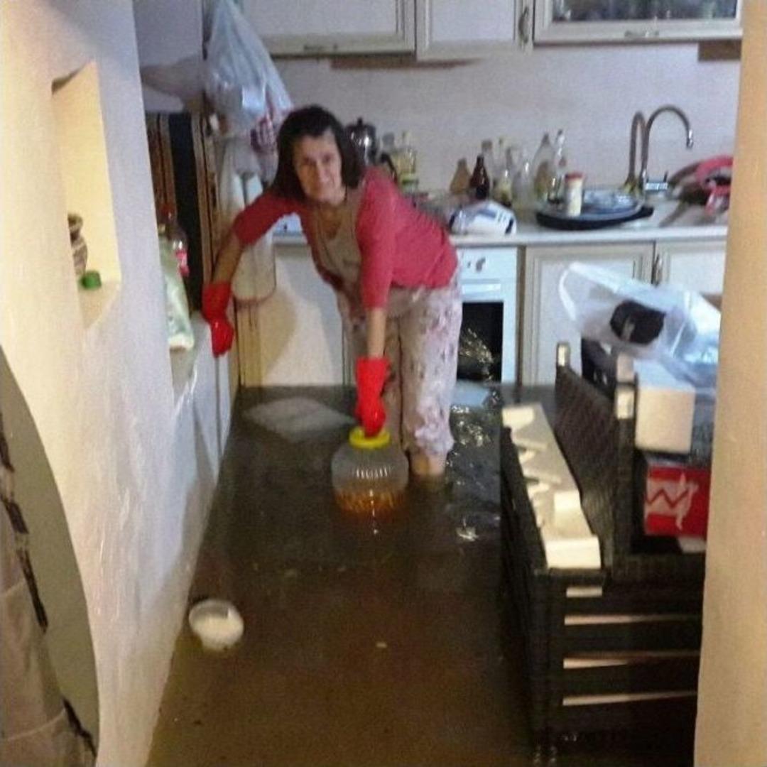 &Uuml;nl&uuml; Sanat&ccedil;ının Teyzesinin Kaldığı Ev Sular Altında Kaldı