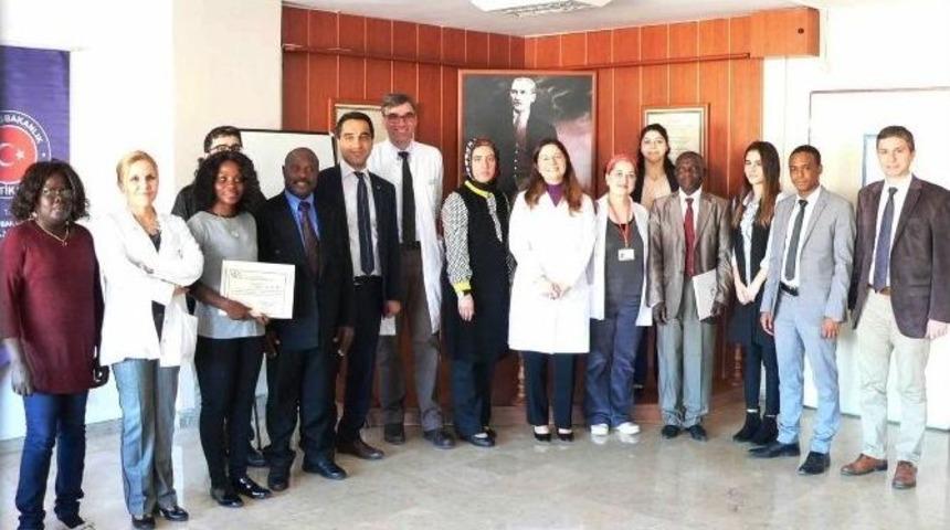 Gine Bissaulu Doktorlara Oftalmoloji Eğitimi