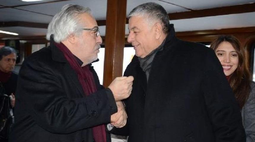 Nazım Hikmet 115'inci Yaş G&uuml;n&uuml;nde Denize Karanfilller Bırakılarak Anıldı