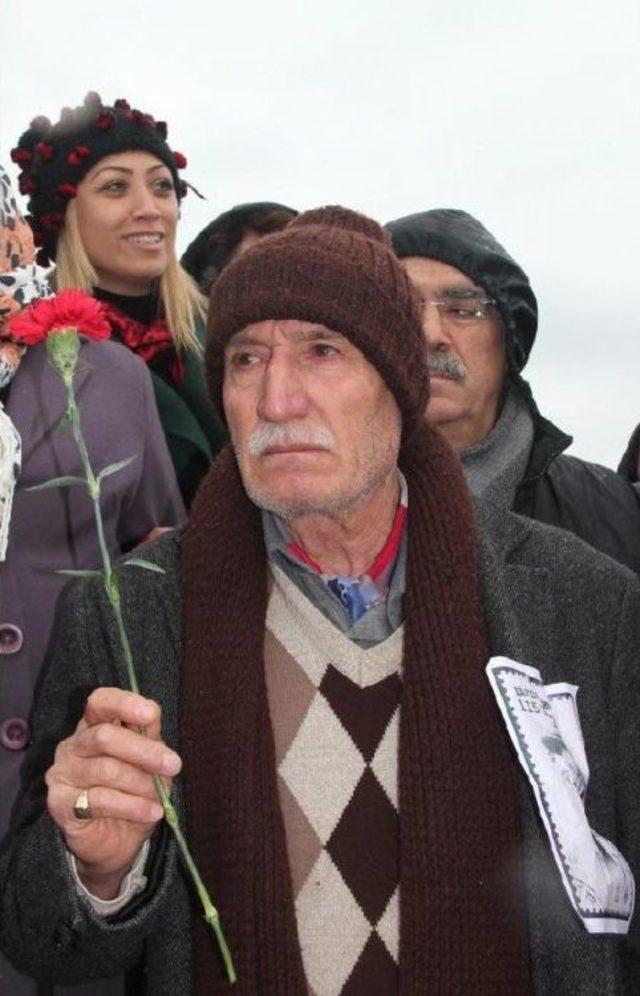 Nazım Hikmet 115 inci Yaş G&uuml;n&uuml;nde Denize Karanfilller Bırakılarak Anıldı 2