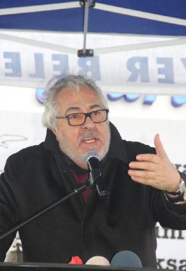 Nazım Hikmet 115 inci Yaş G&uuml;n&uuml;nde Denize Karanfilller Bırakılarak Anıldı 3