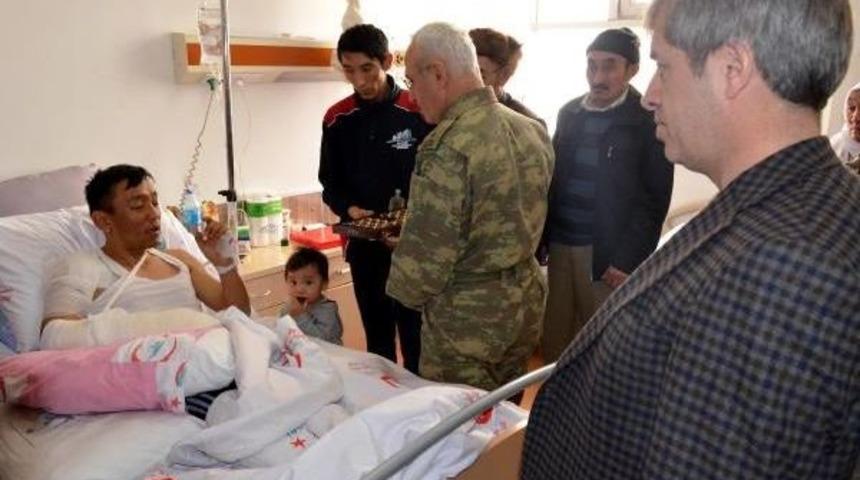Bitlis Valisi &Ccedil;ınar, Yaralı Askerleri Ziyaret Etti