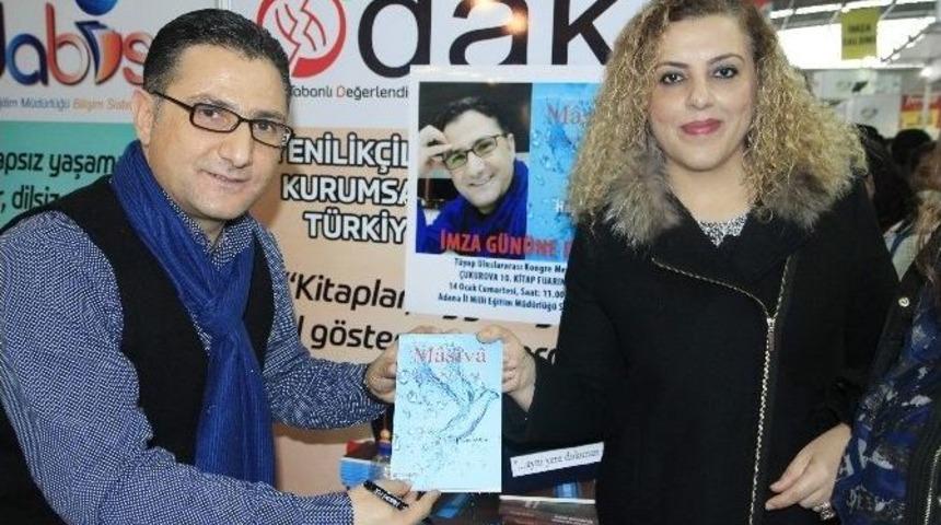 Hayati Koca "masiva"yı Okurlarına İmzaladı