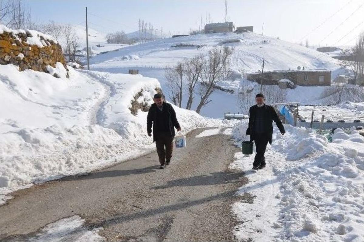 K&ouml;yl&uuml;lerden &Ouml;rnek Davranış