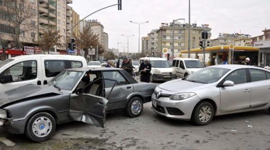 Gaziantep'te Zincirleme Kaza: 2 Yaralı