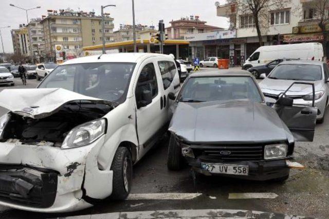 Gaziantep'te Zincirleme Kaza: 2 Yaralı