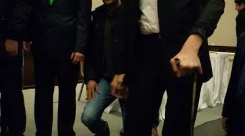 M&uuml;siad, D&uuml;nyanın En Uzun Adamı Sultan K&ouml;sen'i 'g&ouml;n&uuml;ll&uuml; &Uuml;ye' Yaptı