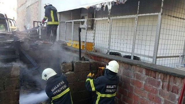 Malatya’da Kömürlük Yangını