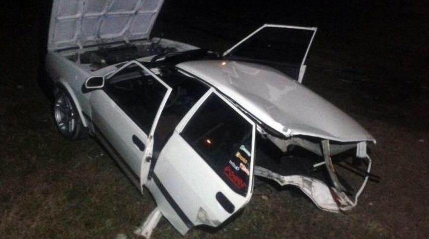 Sakarya&rsquo;da İki Otomobil Kafa Kafaya &Ccedil;arpıştı: 3 Yaralı