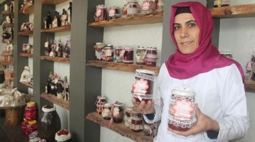 Hamarat Eller &Ccedil;arşısı, Kadınların Y&uuml;z&uuml;n&uuml; G&uuml;ld&uuml;rd&uuml;