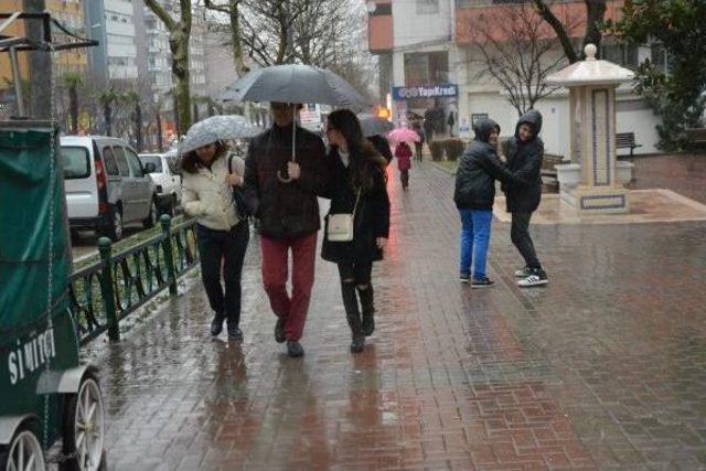 Bursa’Da Ani Bastıran Yağmur Etkili Oldu