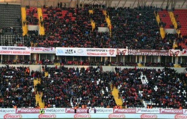 Gaziantep  Stadyumu'ndaki Ilk Maçı 7000 Seyirci Izledi