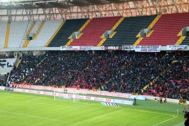 Gaziantep  Stadyumu'ndaki Ilk Maçı 7000 Seyirci Izledi