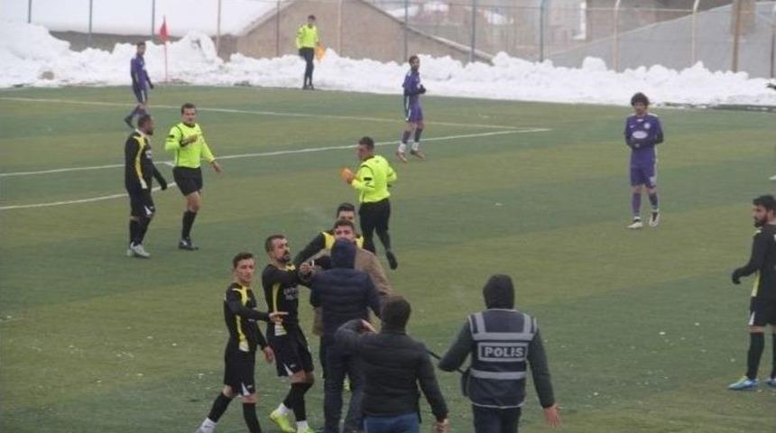 Amat&ouml;r Lig Ma&ccedil;ında Saha Karıştı