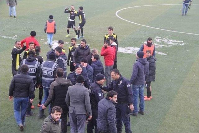 Amatör Lig Maçında Saha Karıştı