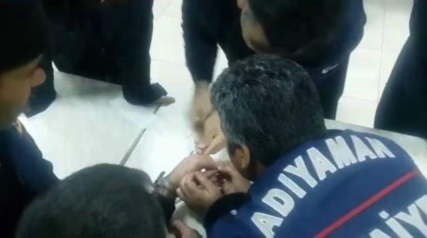 Parmağa Sıkışan Y&uuml;z&uuml;k İtfaiye Ekipleri Tarafından &Ccedil;ıkarıldı