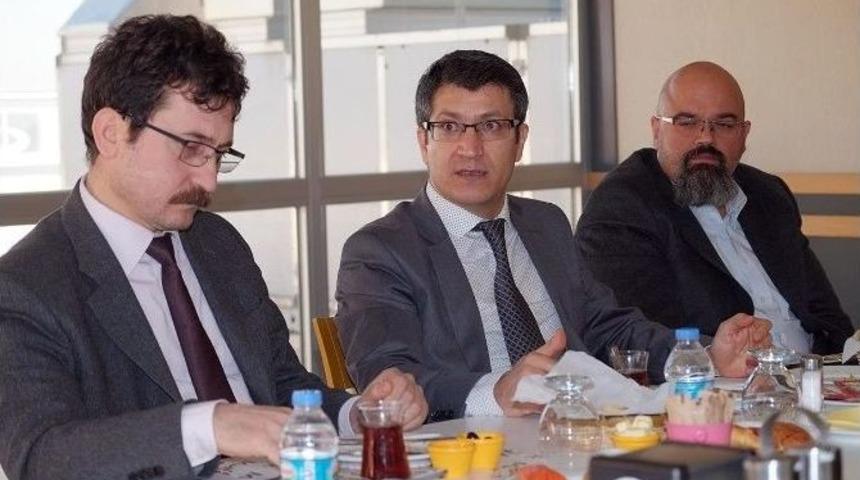 Rekt&ouml;r Taş, &Uuml;niversitelerindeki Fet&ouml; Soruşturması Hakkında Bilgi Verdi