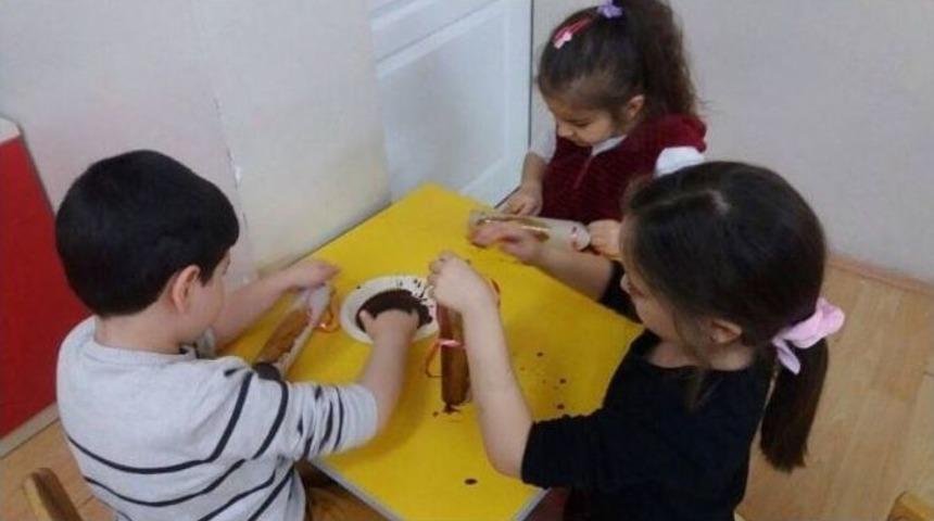 Ana Sınıfı &Ouml;ğrencilerinden &Ouml;rnek Davranış