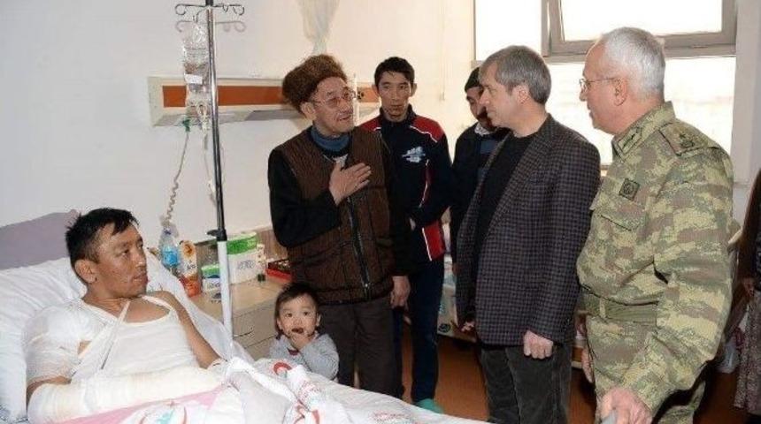 Vali &Ccedil;ınar&rsquo;dan Yaralı Askerlere Ziyaret